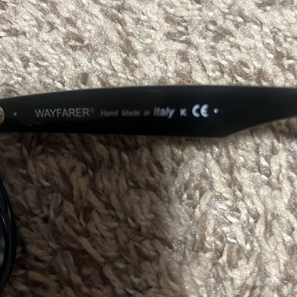 Extra large Ray-ban Wayfarer sunglasses. - Picture 3 of 3